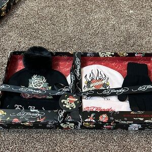 Ed Hardy Black and Pink Beanie and Glove Set